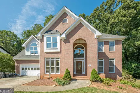 90 Cross Creek Dr, Lilburn, GA 30047
