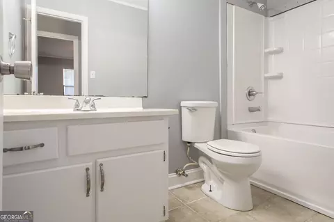Bath - 810 Jackson St, Blackshear, GA 31516 photo 2 of 5