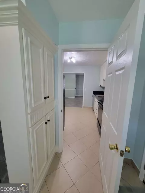 Entry Way - 4648 Pine Tree Cir #B, Buford, GA 30518 photo 1 of 2