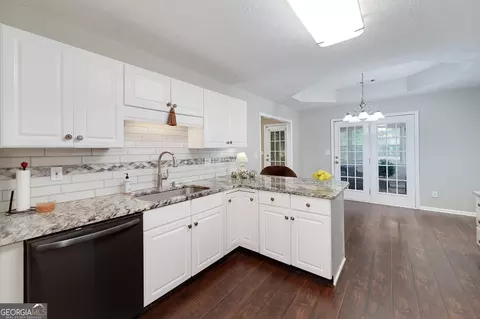 Kitchen - 102 Franklin Pl, Lagrange, GA 30240 photo 4 of 5