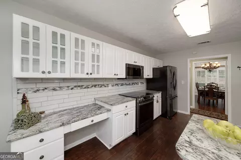 Kitchen - 102 Franklin Pl, Lagrange, GA 30240 photo 3 of 5