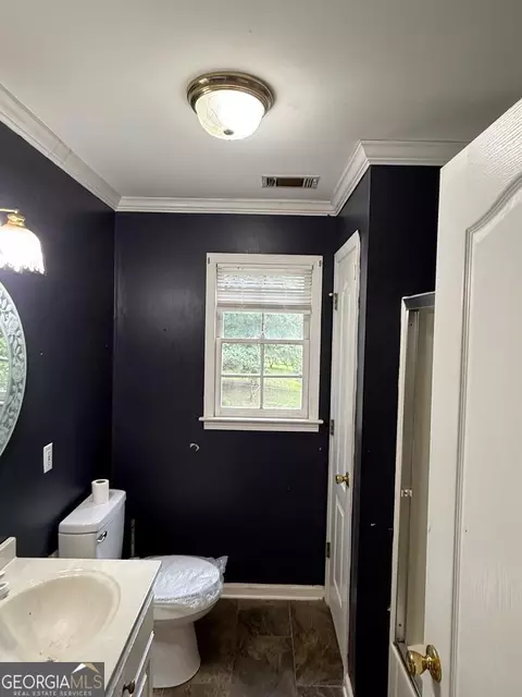 Bath - 246 Burrell St, Cornelia, GA 30531 photo 2 of 2