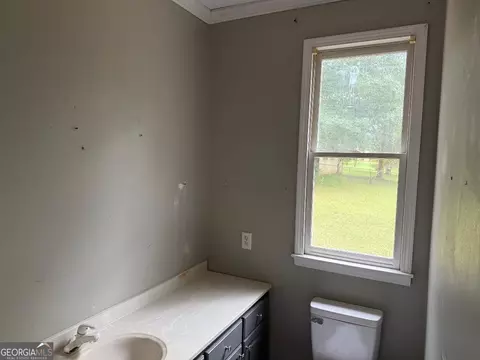 Bath - 246 Burrell St, Cornelia, GA 30531 photo 1 of 2