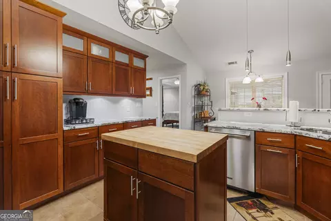Kitchen - 687 Glass Bridge Rd, Lagrange, GA 30240 photo 3 of 4