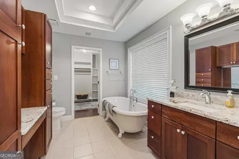 Bath - 687 Glass Bridge Rd, Lagrange, GA 30240 photo 4 of 7