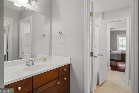 Bath - 687 Glass Bridge Rd, Lagrange, GA 30240 photo 6 of 7