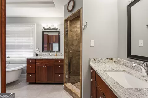 Bath - 687 Glass Bridge Rd, Lagrange, GA 30240 photo 2 of 7