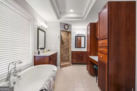 Bath - 687 Glass Bridge Rd, Lagrange, GA 30240 photo 5 of 7