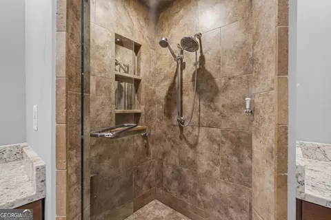 Bath - 687 Glass Bridge Rd, Lagrange, GA 30240 photo 3 of 7