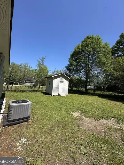 Exterior - 14 Weaver St, Jackson, GA 30233 photo 6 of 9