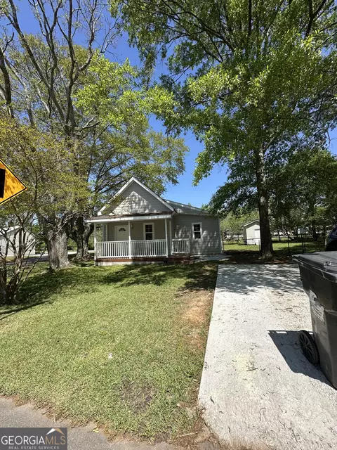 Exterior - 14 Weaver St, Jackson, GA 30233 photo 2 of 9