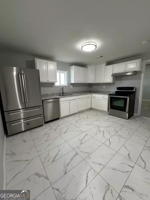 Kitchen - 14 Weaver St, Jackson, GA 30233 photo 4 of 4