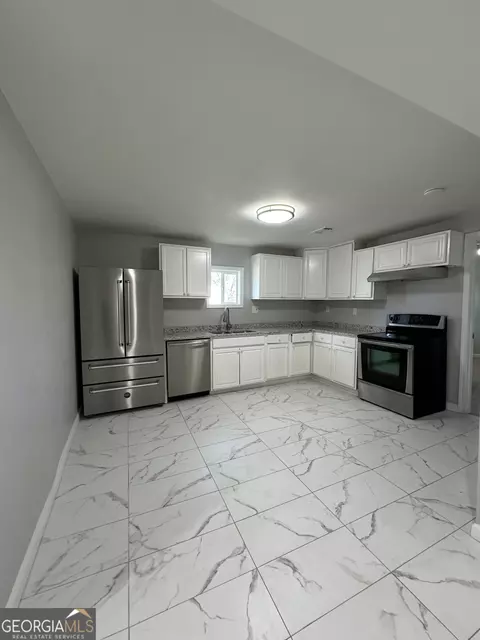 Kitchen - 14 Weaver St, Jackson, GA 30233 photo 3 of 4