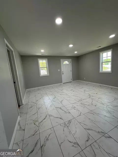 Living - 14 Weaver St, Jackson, GA 30233 photo 2 of 2
