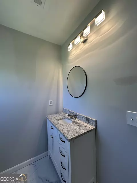 Bath - 14 Weaver St, Jackson, GA 30233 photo 6 of 9