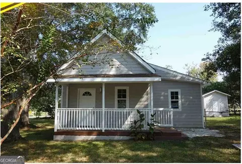 14 Weaver St, Jackson, GA 30233
