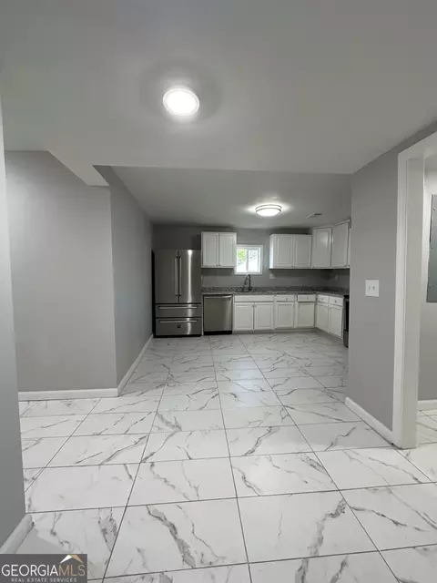 Kitchen - 14 Weaver St, Jackson, GA 30233 photo 2 of 4