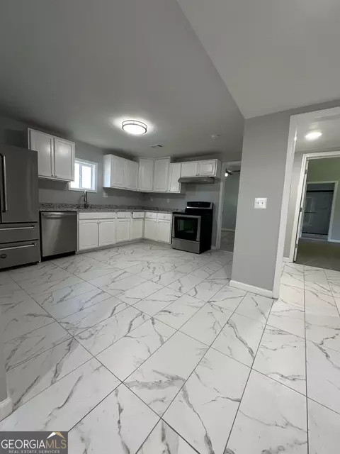 Kitchen - 14 Weaver St, Jackson, GA 30233 photo 1 of 4