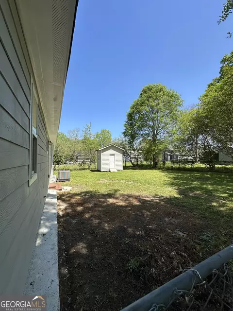Exterior - 14 Weaver St, Jackson, GA 30233 photo 3 of 9