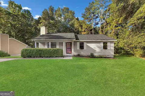 565 Lacebark Dr, Macon, GA 31220