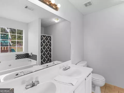 Bath - 1740 Graystone Dr, Hampton, GA 30228 photo 2 of 4