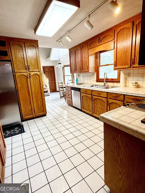 Kitchen - 291 Morgan Mill Rd, Brooks, GA 30205 photo 3 of 4