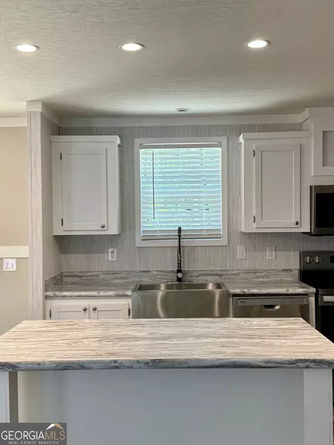 256 Dogwood Ln, Cleveland, GA 30528