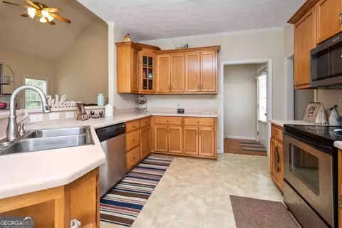 Kitchen - 401 Nashua Dr, Lagrange, GA 30240 photo 3 of 7