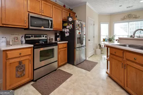 Kitchen - 401 Nashua Dr, Lagrange, GA 30240 photo 2 of 7