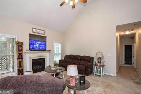 Entry Way - 401 Nashua Dr, Lagrange, GA 30240 photo 2 of 3