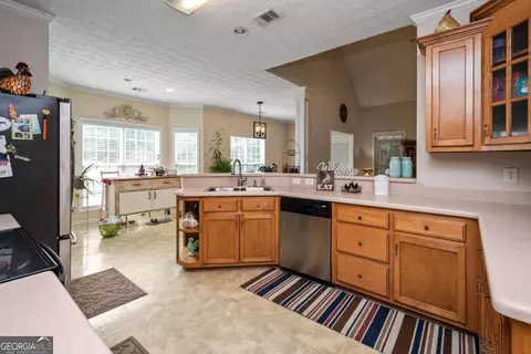 Kitchen - 401 Nashua Dr, Lagrange, GA 30240 photo 6 of 7