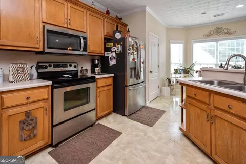 Kitchen - 401 Nashua Dr, Lagrange, GA 30240 photo 4 of 7