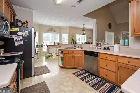 Kitchen - 401 Nashua Dr, Lagrange, GA 30240 photo 5 of 7