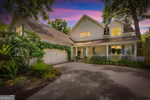 107 Newfield St, St. Simons, GA 31522