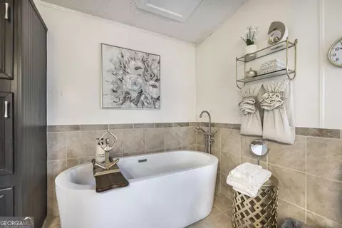 Bath - 151 Amie Ct, Macon, GA 31217 photo 2 of 4