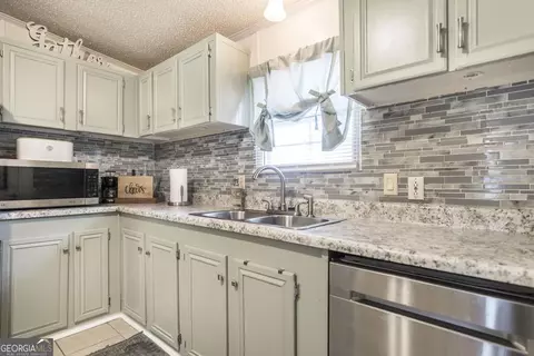 Kitchen - 151 Amie Ct, Macon, GA 31217 photo 3 of 4