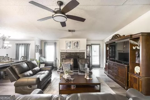 Living - 151 Amie Ct, Macon, GA 31217 photo 2 of 2