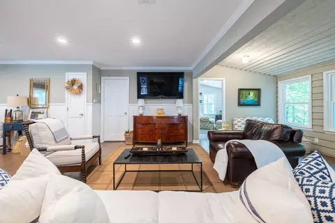 Living - 396 Cardinal Ln, Toccoa, GA 30577 photo 3 of 3
