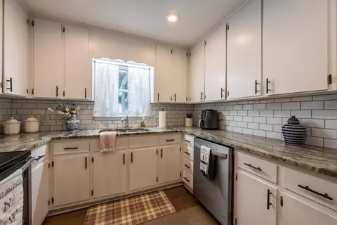 Kitchen - 396 Cardinal Ln, Toccoa, GA 30577 photo 5 of 7