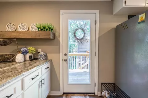 Entry Way - 396 Cardinal Ln, Toccoa, GA 30577 photo 6 of 10
