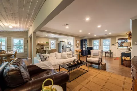 Living - 396 Cardinal Ln, Toccoa, GA 30577 photo 2 of 3