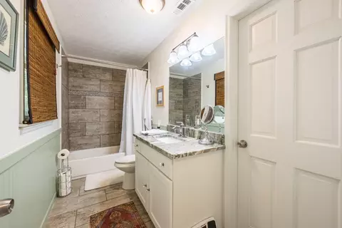 Bath - 396 Cardinal Ln, Toccoa, GA 30577 photo 1 of 4