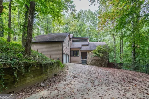 1945 Ledieu Rd, Roswell, GA 30075
