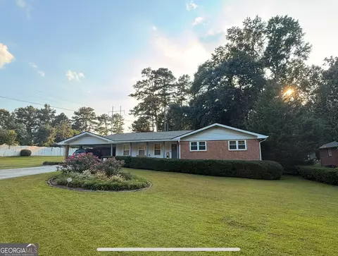 1733 Rhonda Ln, Stone Mountain, GA 30087