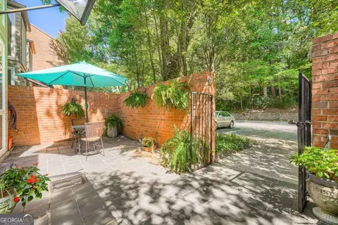 54 Willow Gln, Atlanta, GA 30342