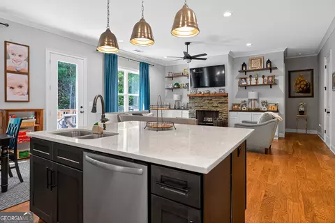 Kitchen - 102 Landings Way, Lagrange, GA 30240 photo 2 of 3