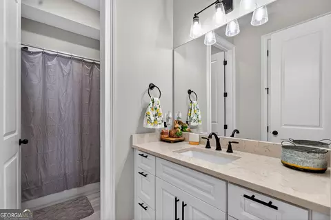 Bath - 102 Landings Way, Lagrange, GA 30240 photo 4 of 6