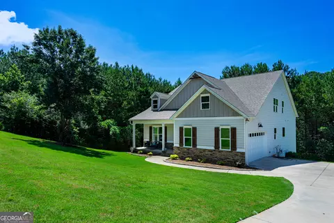 102 Landings Way, Lagrange, GA 30240