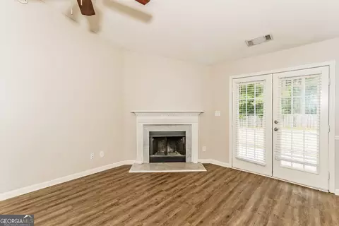 Living - 125 Kendall Ln, Covington, GA 30014 photo 4 of 4