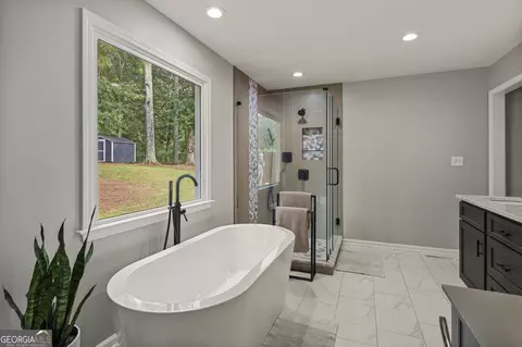 Bath - 210 Sivell Rd, Lagrange, GA 30241 photo 2 of 4